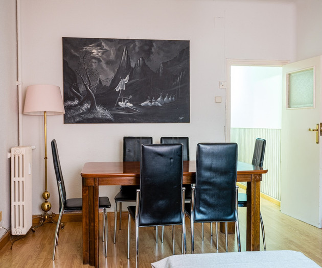 Spacious apartment in Chamberí by beBalmy