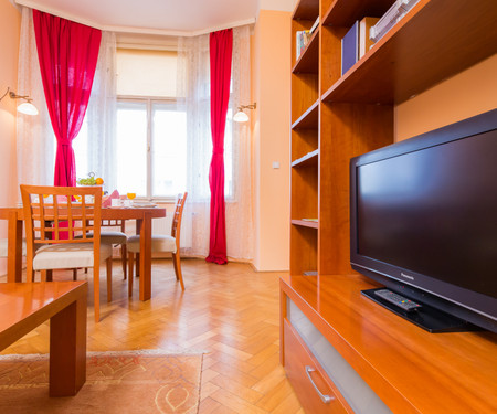 Quaint Colourful Apartment in City Center