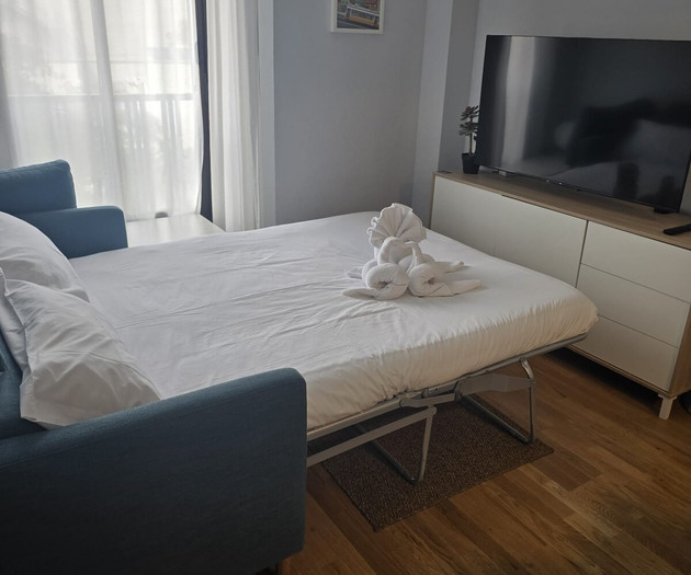 Airport Madrid Plenilunio Suites Green by beBalmy