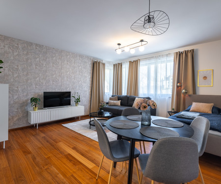 Elegant studio 40m2, Prague 4, tram 2 mins