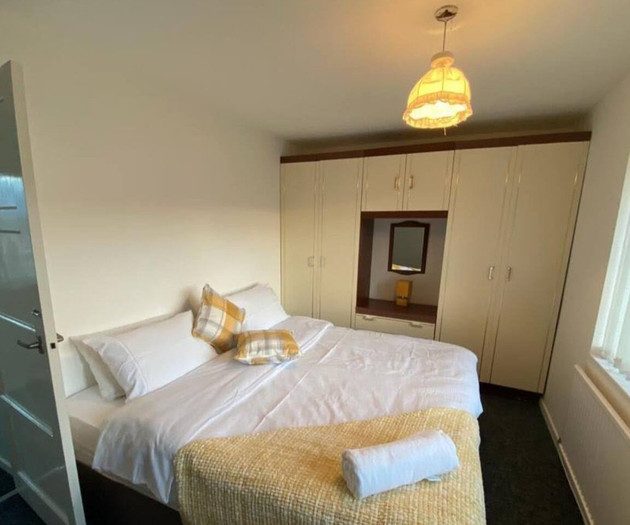 Comfortable 4 Bedroom House in Doncaster