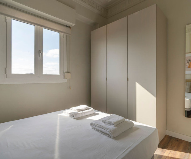 Big apartment with terras, Calle del Hospital 1.28