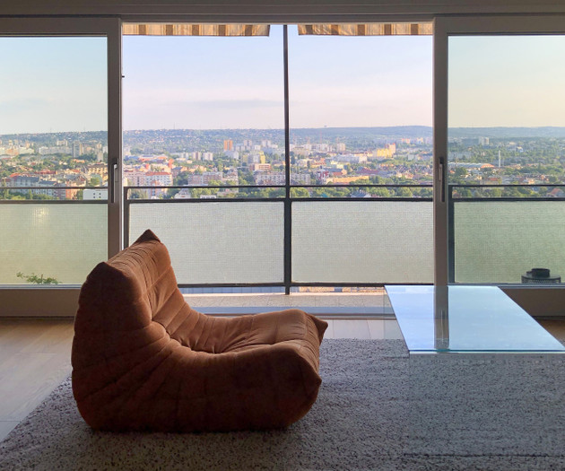 Calm Panoramic Luxury Apartment 10 min to Center