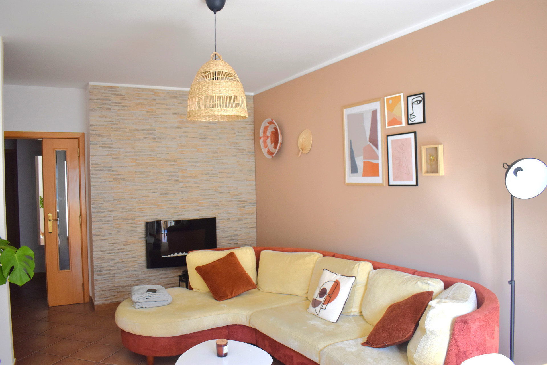 Simplicity is the key to elegance and this living room is proof of that