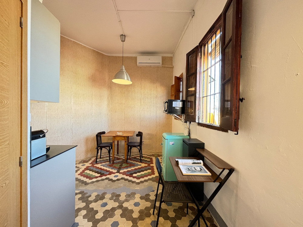 A bright studio preview