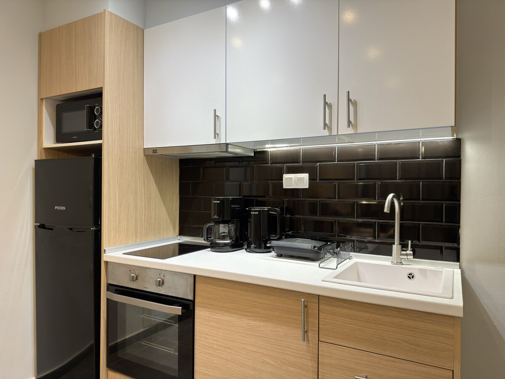 Full kitchen