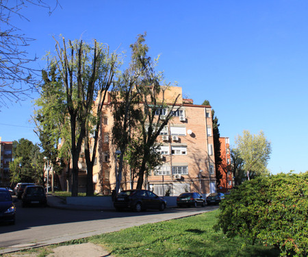 Tres habitaciones, dos cuartos de baño, amueblado