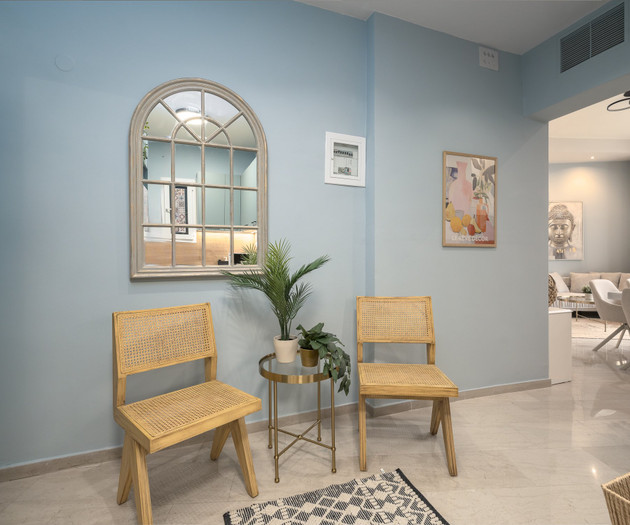 AnT-one Designer Neo-Classical Central Apartment