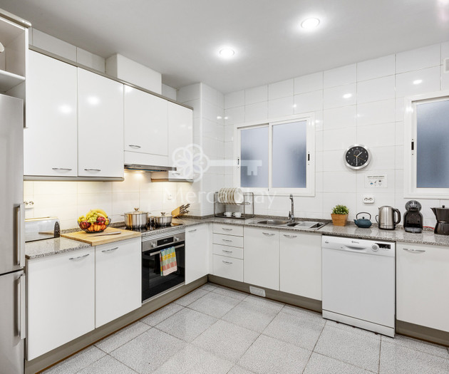 Large & beautiful apartment 4min Passeig de Gràcia